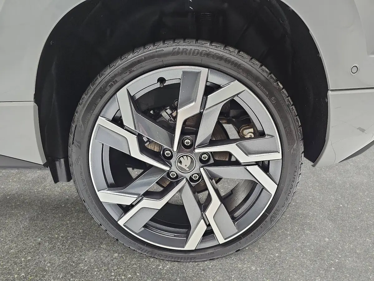 SKODA KAROQ 1.5 TSI DSG SPORTLINE NAVI LED-MATRIX PANO CANTON 