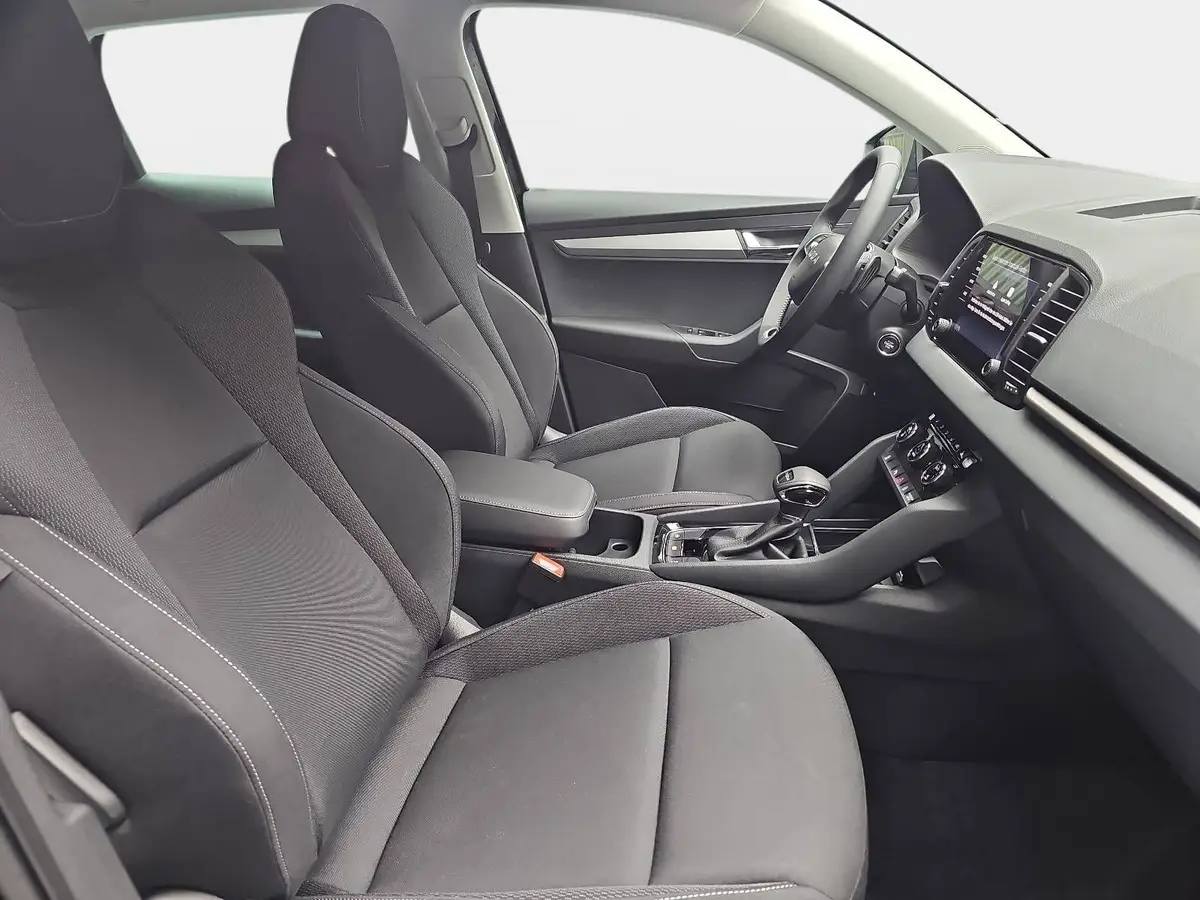 SKODA KAROQ 1.5 TSI DSG 130 JAHRE LED DAB SICHT WINTER EL.HECK