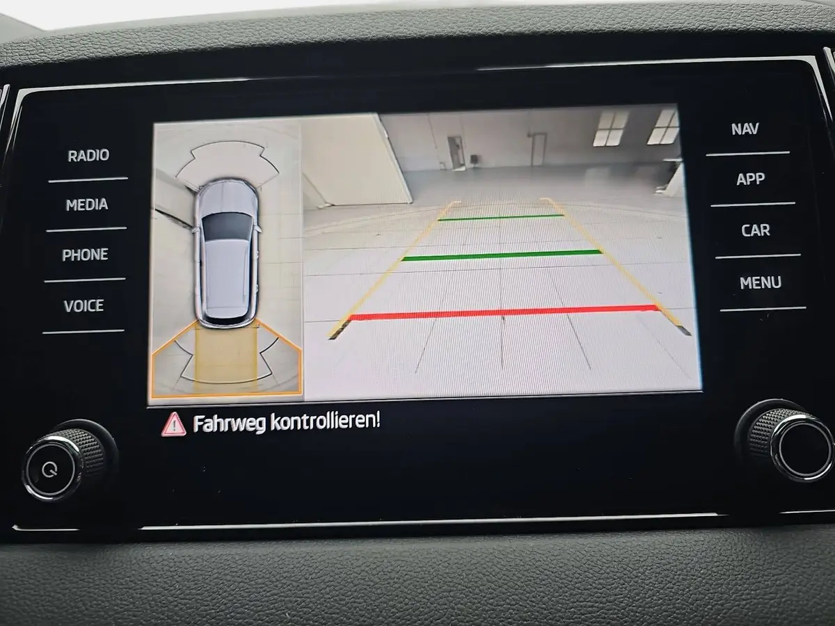 SKODA KAROQ 1.5 TSI DSG SPORTLINE NAVI LED-MATRIX PANO CANTON