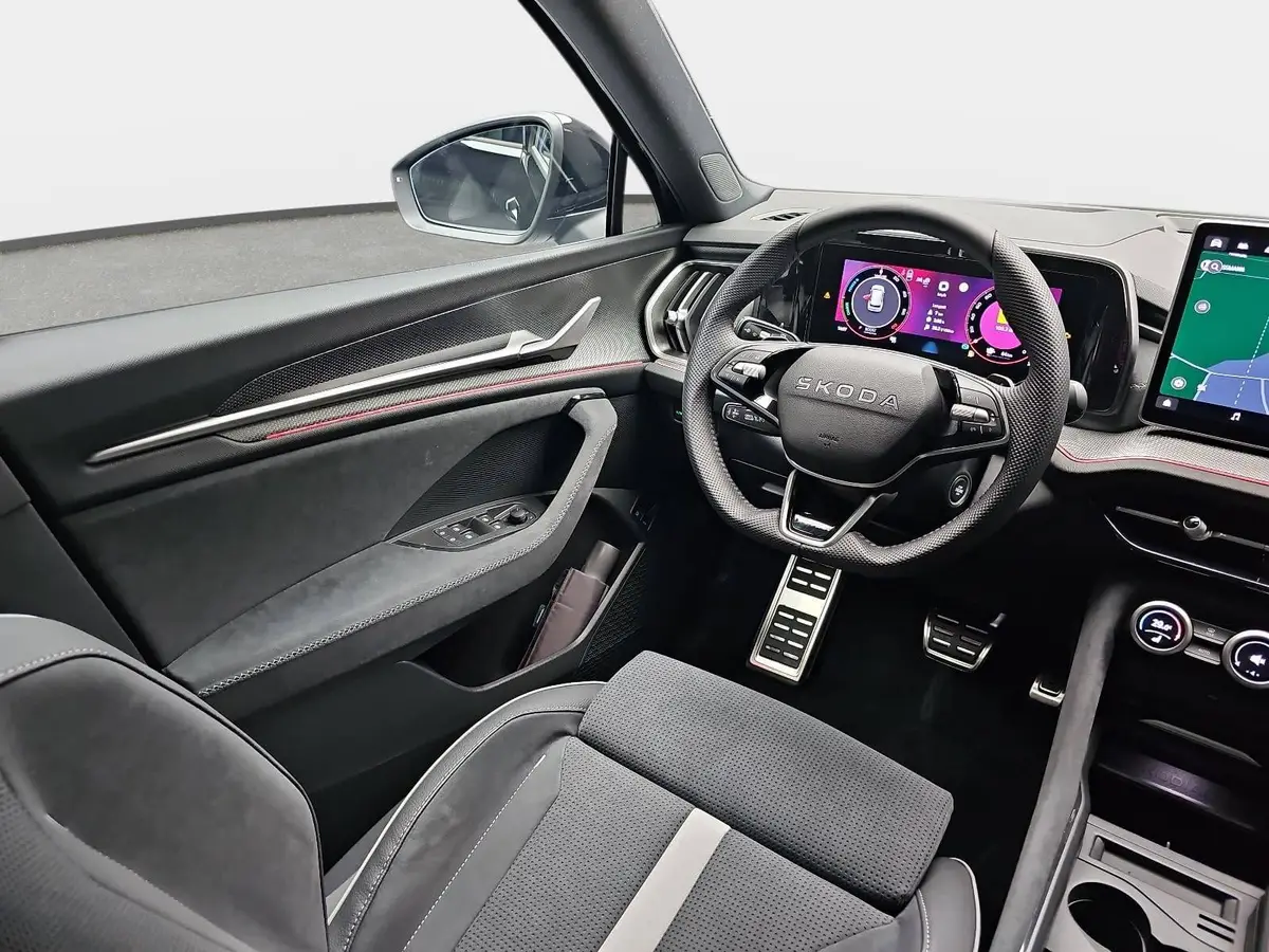 SKODA KODIAQ 1.5 TSI DSG IV PHEV SPORTLINE AHK PANO LM