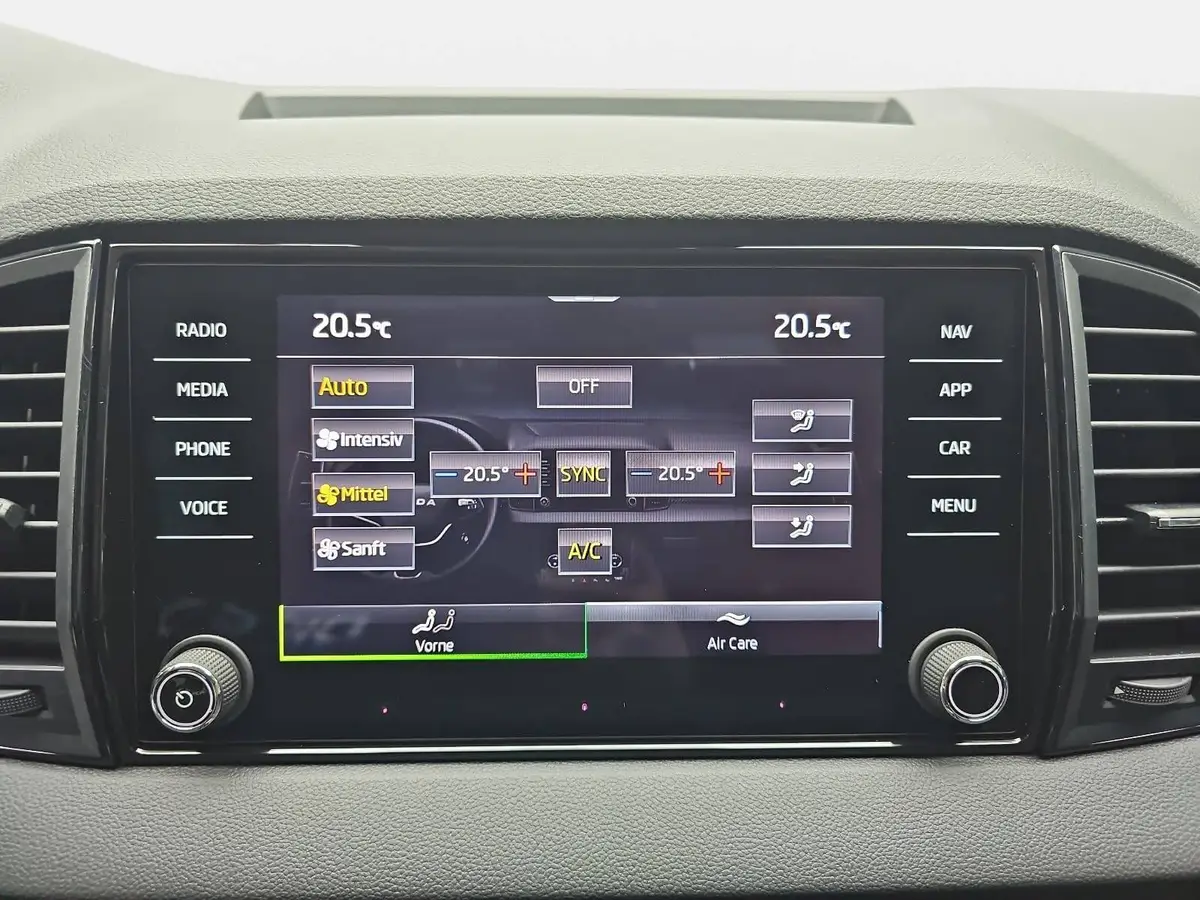 SKODA KAROQ 1.5 TSI DSG SELECTION LED AHK WINTER