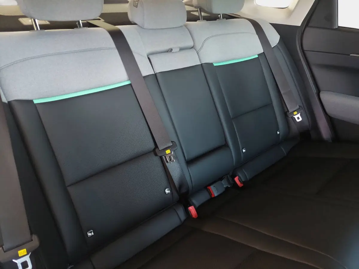 KIA EV4 FASTBACK 81.4 KWH EARTH MJ26 UP. TECH. WINTER-CON. DRIVEW.-PARK DESIGN SOUND GD