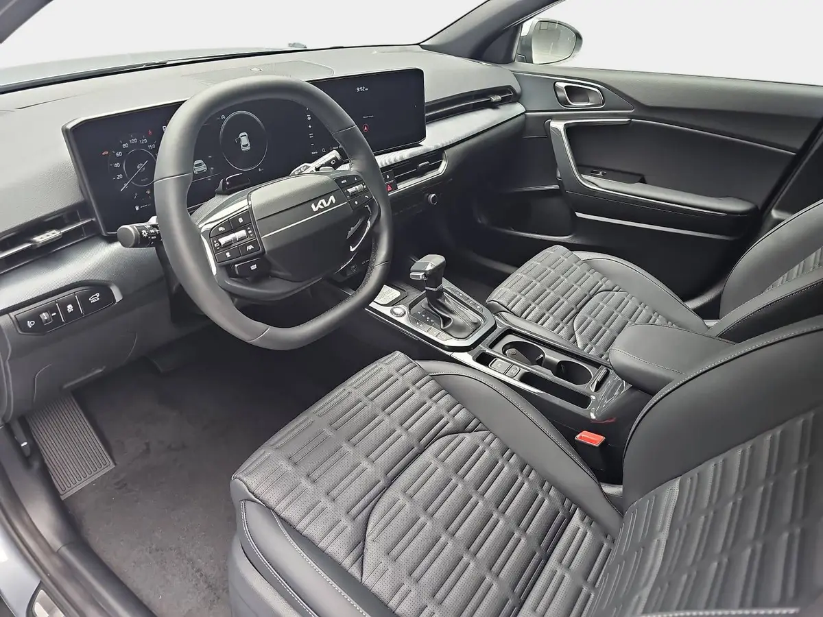 KIA XCEED 1.6 T-GDI 180 DCT SPIRIT MJ27 SOUND SITZ ADVANCED GLASDACH