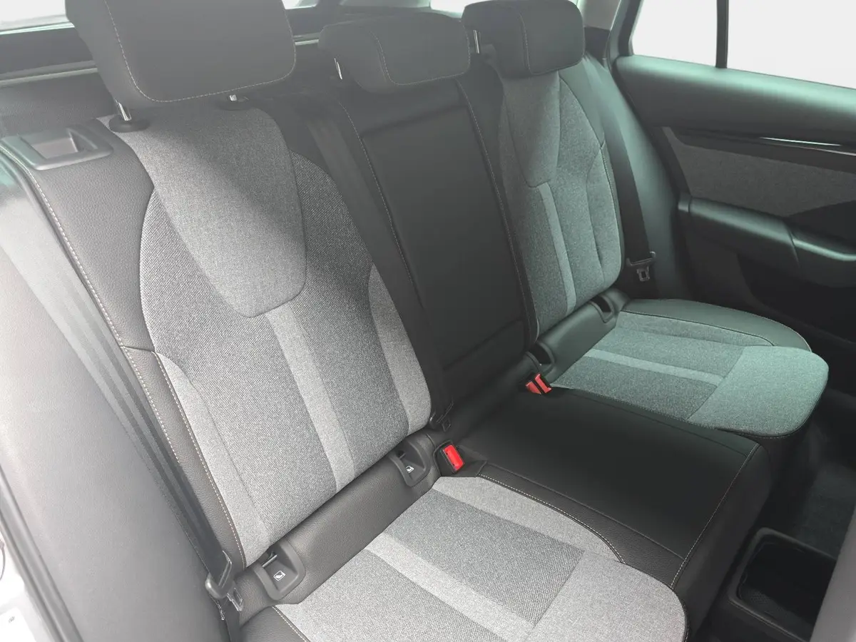 SKODA OCTAVIA COMBI 2.0 TDI DSG SELECTION NAVI LED ACC WINTER KAMERA A