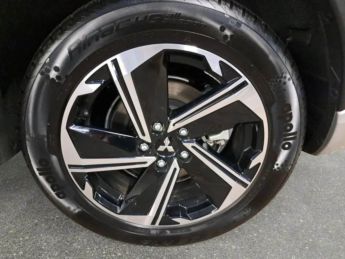 MITSUBISHI ECLIPSE CROSS 2.4 MIVEC PHEV CVT SELECT NAVI LED STANDH. 360° LM