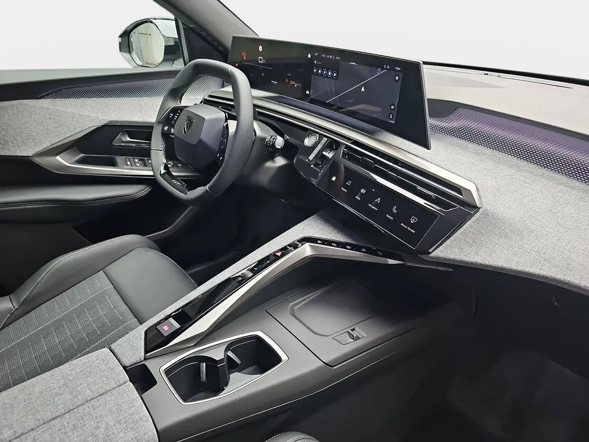 PEUGEOT 5008 1.2 HYBRID 145 E-DSC6 GT KLIMA LED 7-S DAB 360° AH