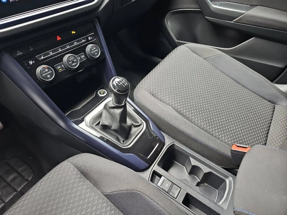 VW T-ROC 2.0 TDI UNITED NAVI AHK PDC