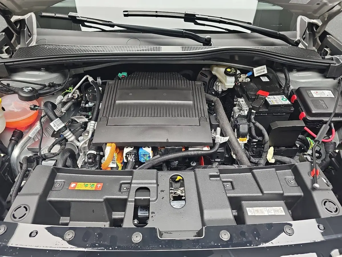 JEEP AVENGER FÖRDERFÄHIG ELEKTRO SUMMIT MJ26 LEDERSITZE INFOTAINMENT & KOMFORTPAKET