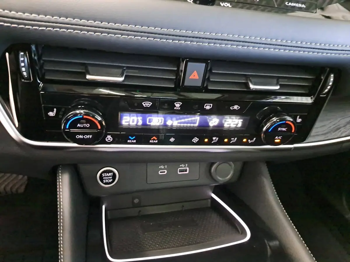 NISSAN X-TRAIL 1.5 VC-T MHEV AUTO. TEKNA PANORAMA BOSE 20ZOLL