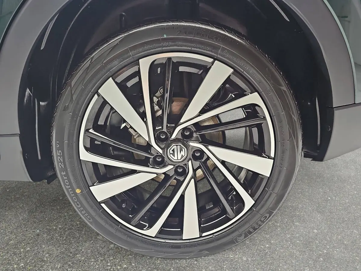 MG ZS 1.5 HYBRID+ MY26 LUXURY NAVI LM18 KEYLESS-ENTRY 360-GRAD PANORAMA