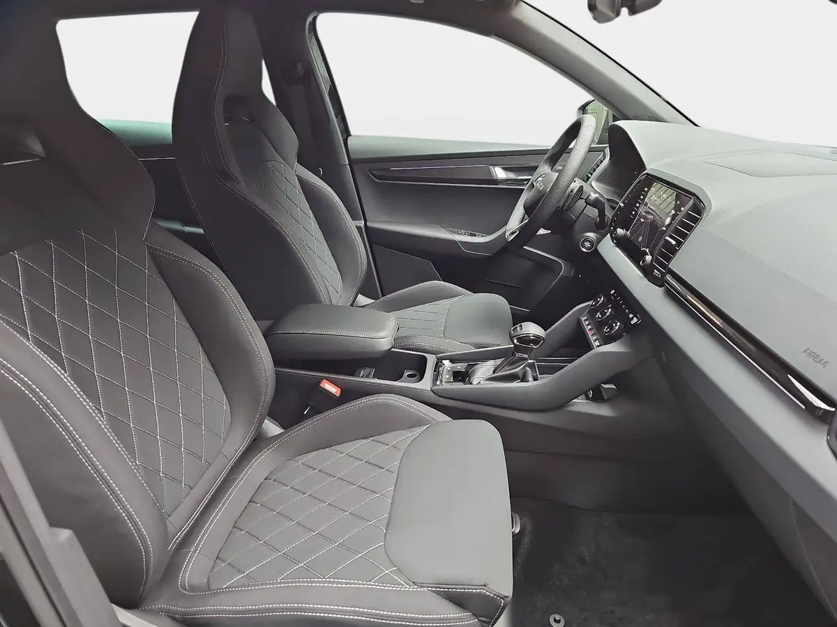 SKODA KAROQ 1.5 TSI DSG SPORTLINE NAVI LED-MATRIX PANO CANTON 