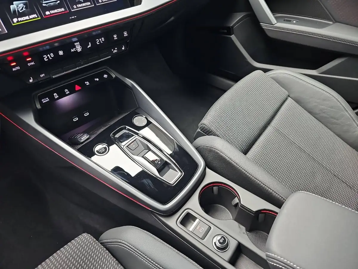 AUDI A3 35 TFSI DSG SPORTBACK S LINE LED KAMERA LM18