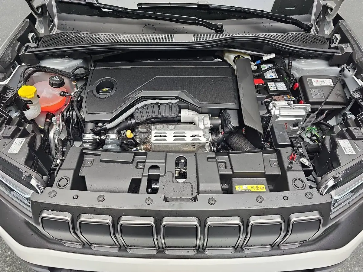 JEEP AVENGER 1.2 E-HYBRID T3 DCT 4XE OVERLAND MJ26 INFOTAINMENT & KOMFORTPAKET