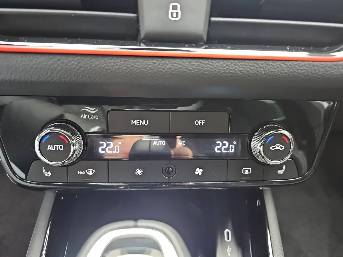 SKODA KAMIQ 1.0 TSI DSG MONTE CARLO LED PANORAMA WINTER KAMERA