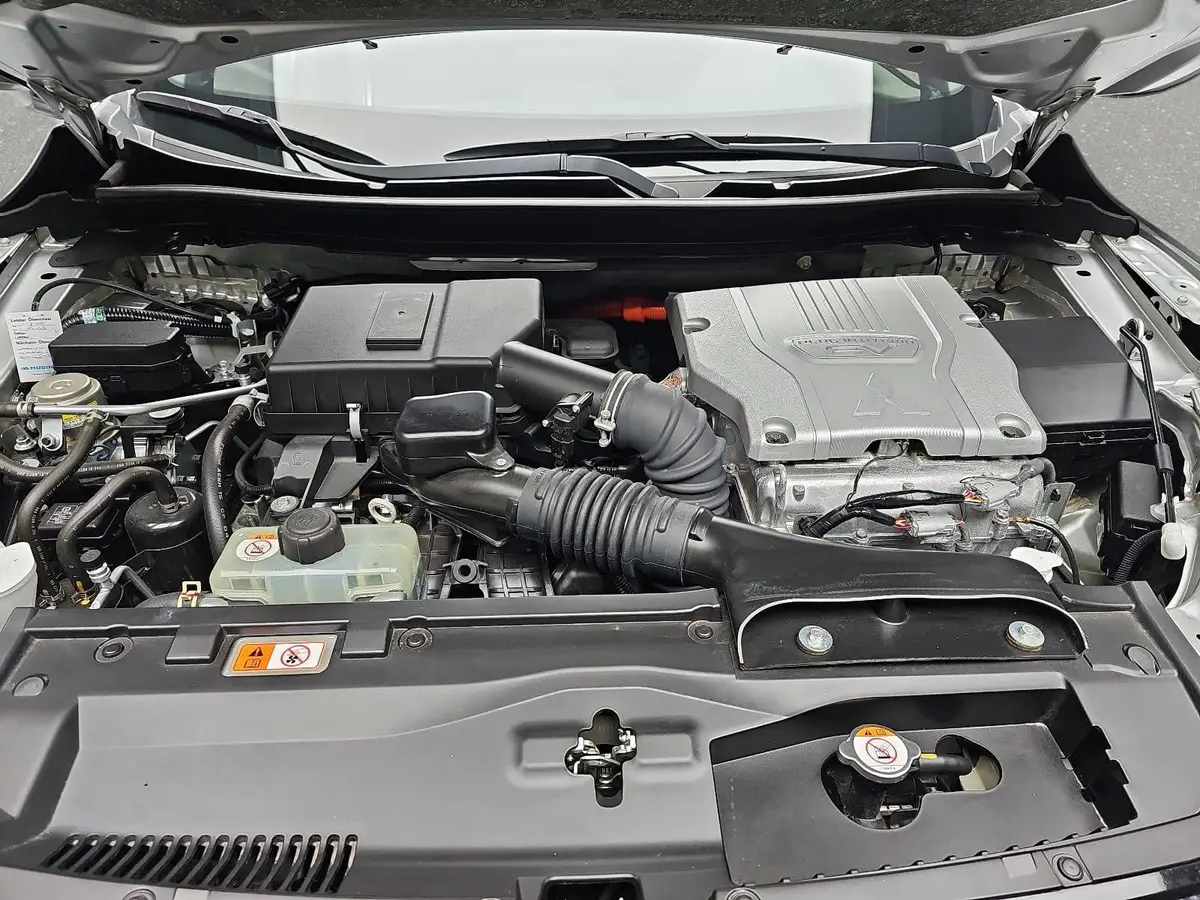 MITSUBISHI ECLIPSE CROSS 2.4 MIVEC PHEV CVT SELECT NAVI LED STANDH. 360° LM