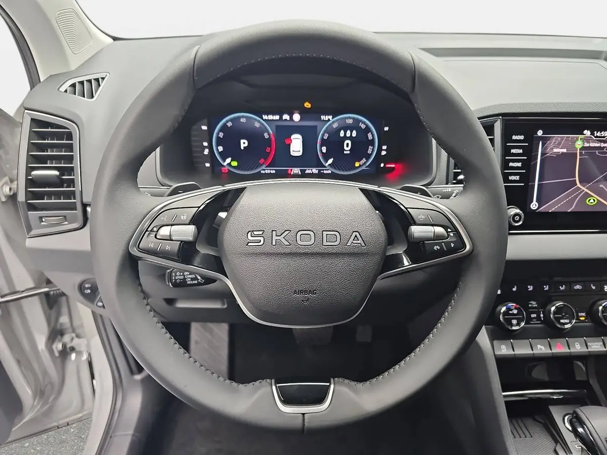 SKODA KAROQ 1.5 TSI DSG SELECTION LED ACC AHK