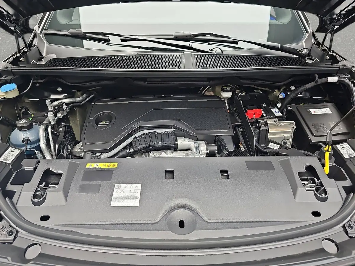 PEUGEOT 3008 1.2 HYBRID 145 E-DSC6 GT AHK M+S