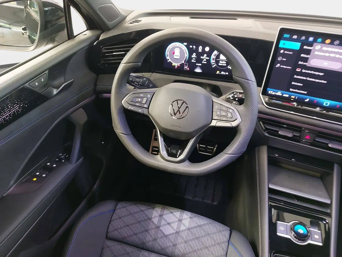 VW TIGUAN 2.0 TDI DSG R-LINE NAVI LED PANO