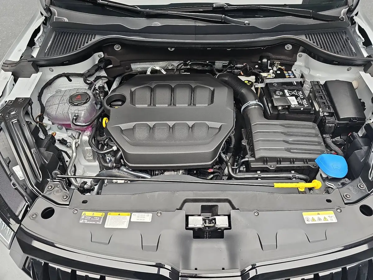 SKODA KAROQ 2.0 TSI DSG SPORTLINE 4X4 NAVI LED ACC KAMERA AHK 