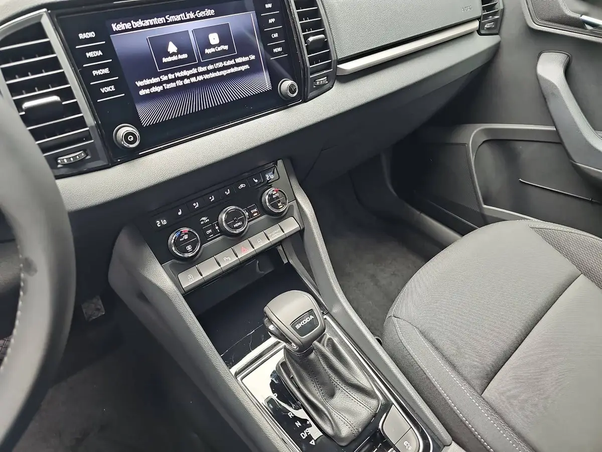 SKODA KAROQ 1.5 TSI DSG SELECTION LED ACC AHK