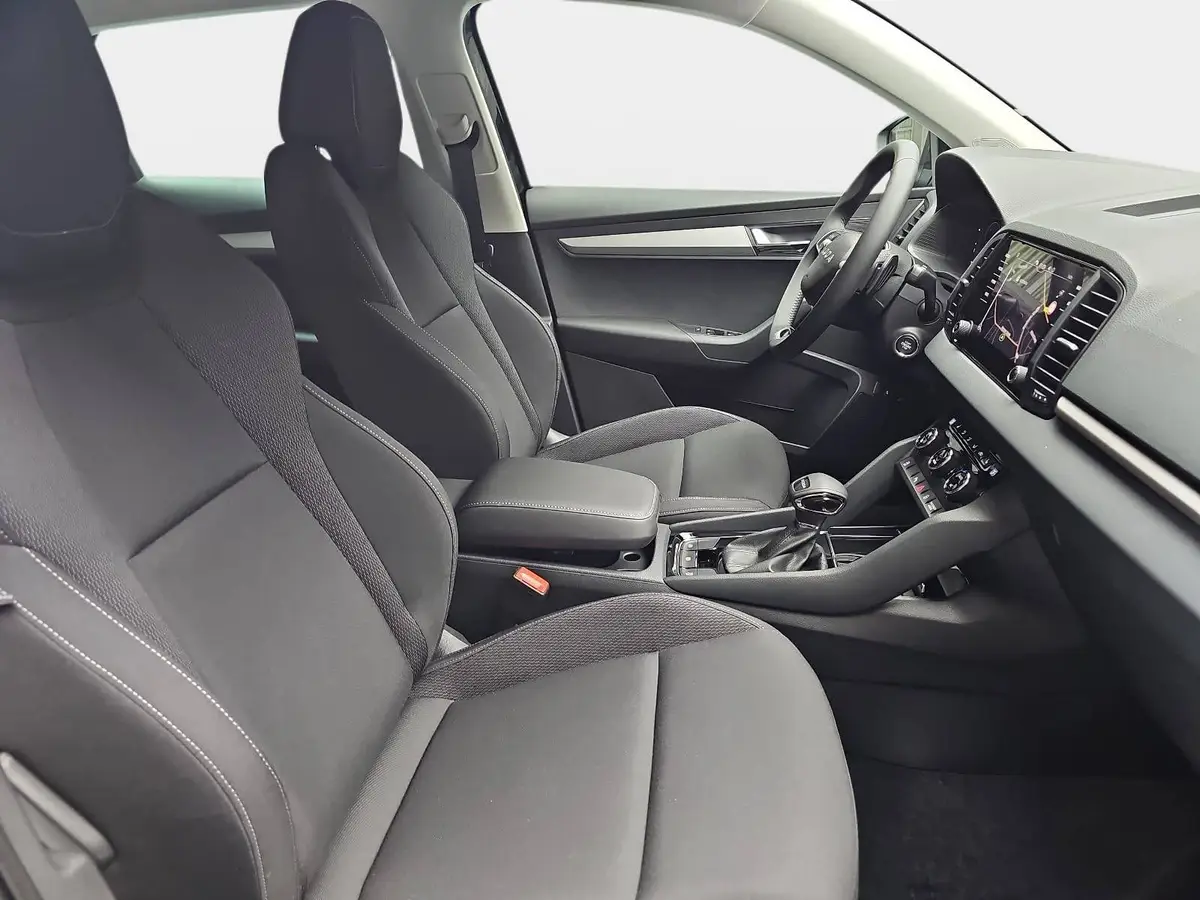 SKODA KAROQ 1.5 TSI DSG SELECTION LED ACC AHK