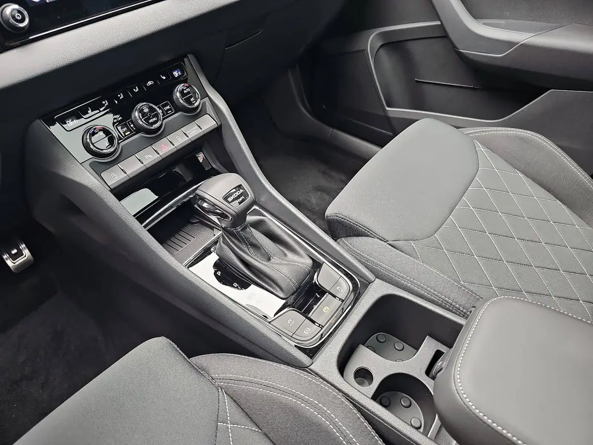SKODA KAROQ 2.0 TSI DSG SPORTLINE 4X4 AHK PANO