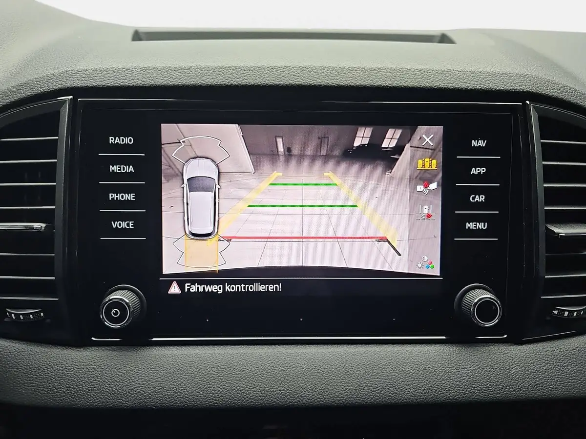 SKODA KAROQ 1.5 TSI DSG 130 JAHRE LED KAMERA AHK