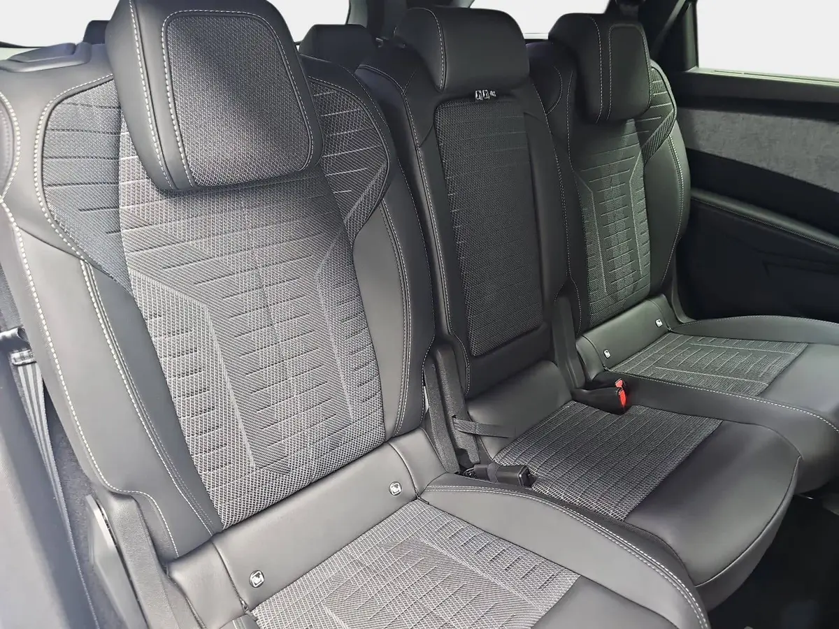 PEUGEOT 5008 1.2 HYBRID 145 E-DSC6 GT KLIMA LED 7-S DAB 360° AH