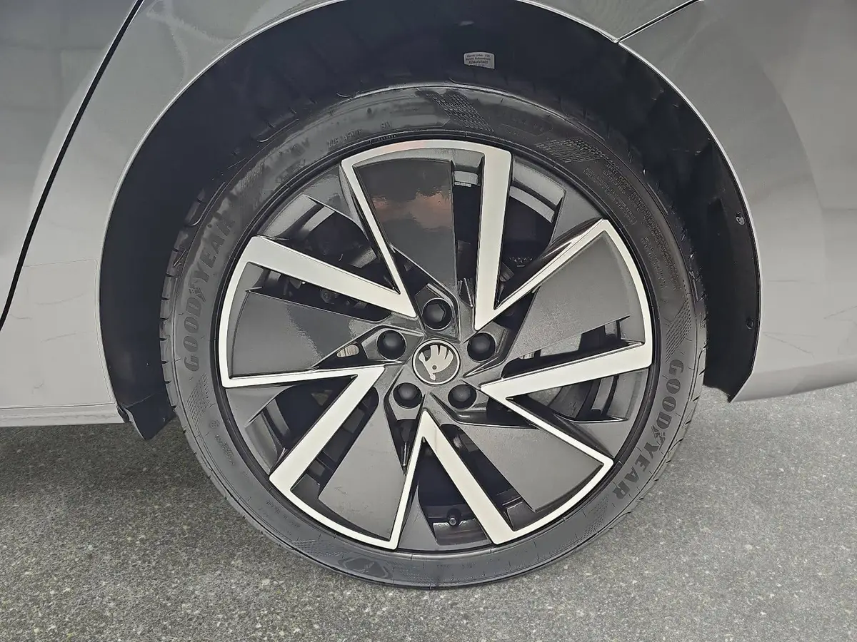 SKODA OCTAVIA COMBI 2.0 TDI DSG SPORTLINE NAVI LED