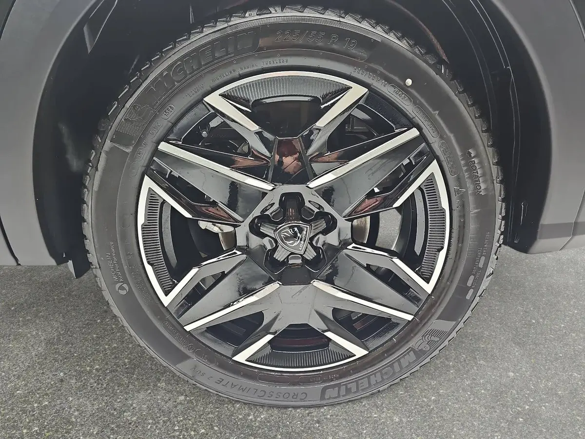 PEUGEOT 5008 1.2 HYBRID 145 E-DSC6 ALLURE KLIMA LED 7-S DAB 360