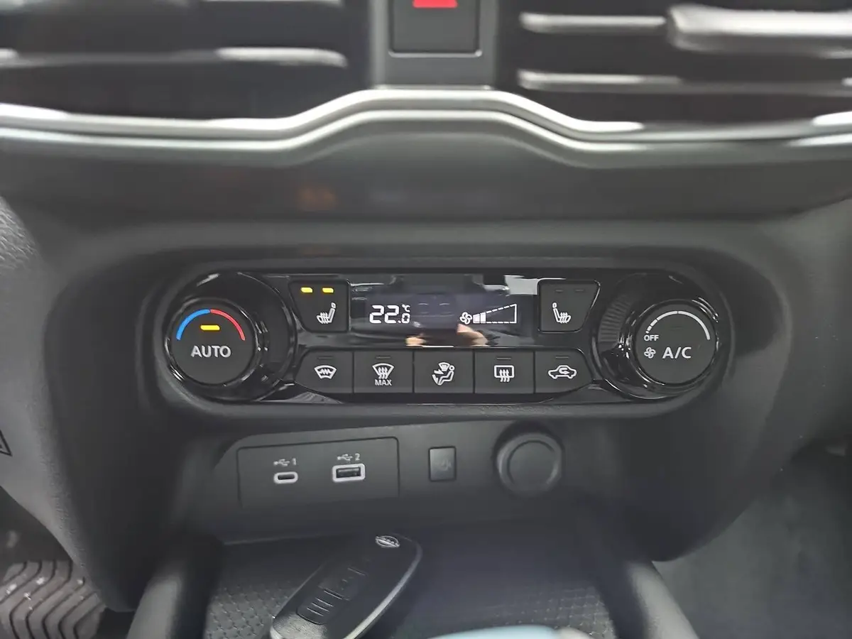 NISSAN JUKE 1.6 HYBRID AUTO. N-CONNECTA WINTER FRONTSCHEIBENHEIZUNG