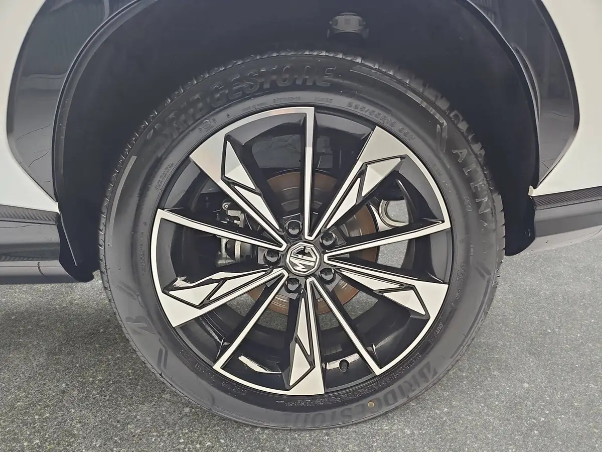 MG HS 1.5 HYBRID+ MY25.5 LUXURY LEDER 360-GRAD-KAMERA 19-ZOLL-LM