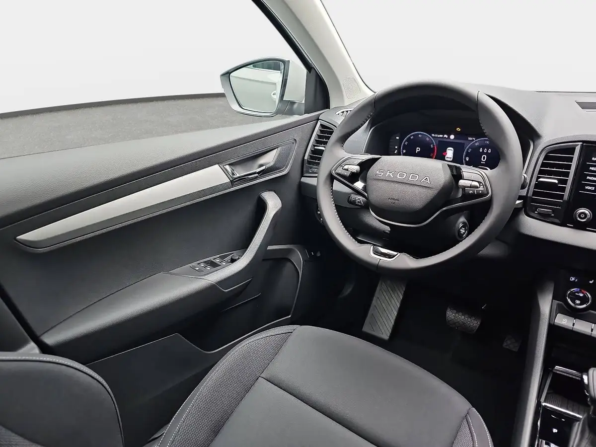 SKODA KAROQ 1.5 TSI DSG SELECTION LED ACC AHK