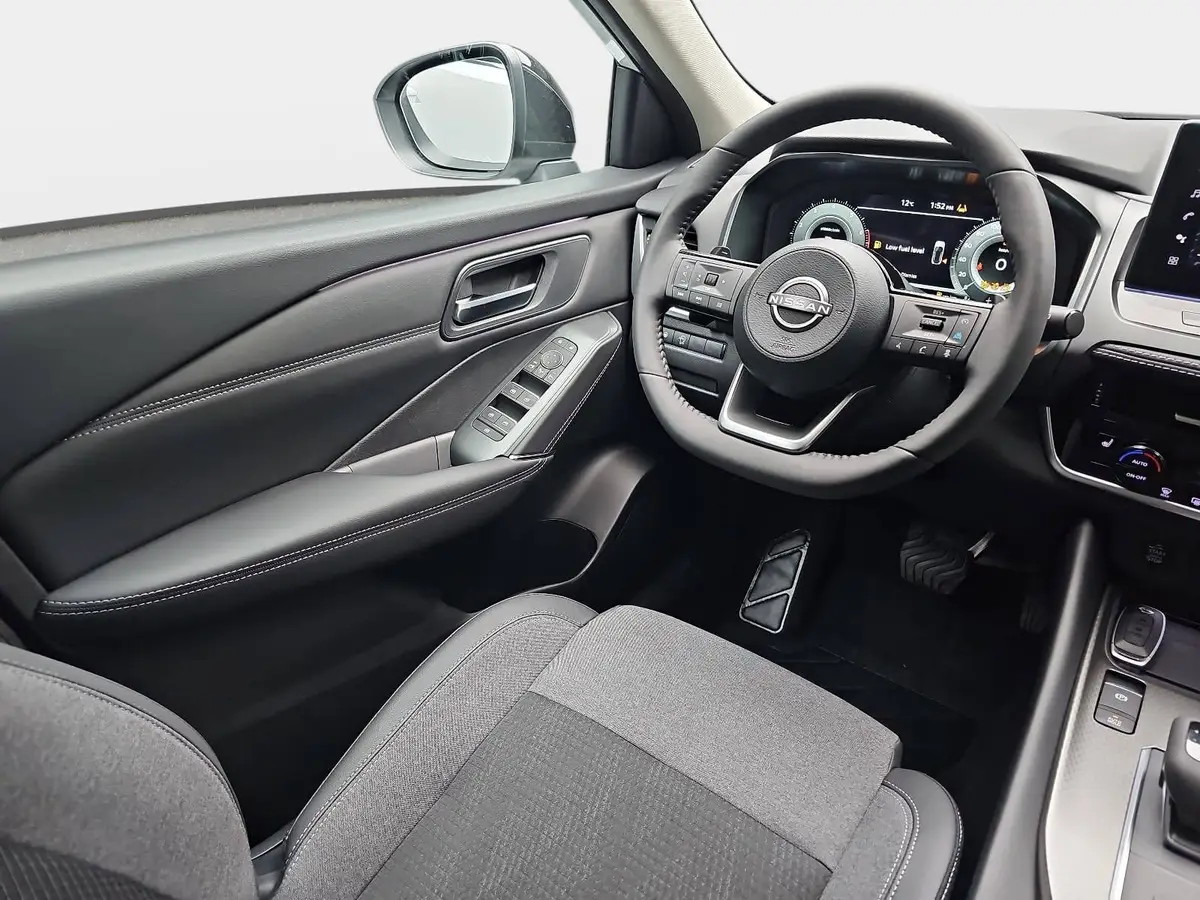 NISSAN QASHQAI 1.3 DIG-T XTRONIC N-CONNECTA PANO WINTER