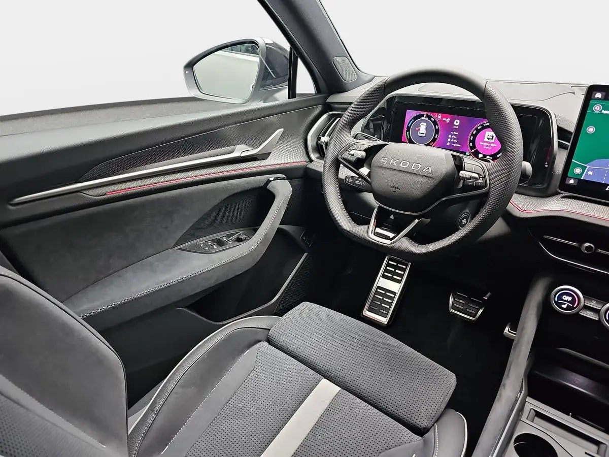 SKODA KODIAQ 1.5 TSI DSG IV PHEV SPORTLINE AHK PANO LM