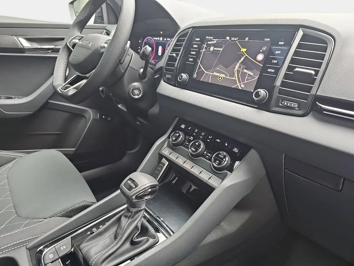 SKODA KAROQ 2.0 TDI DSG SPORTLINE AHK ACC PANO