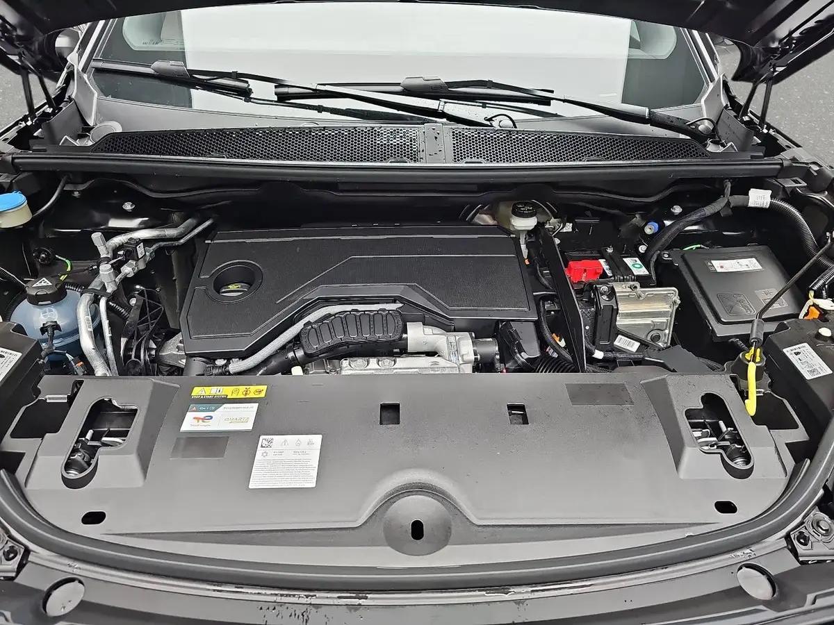 PEUGEOT 3008 1.2 HYBRID 145 E-DSC6 ALLURE LED DAB WINTER AHK LM