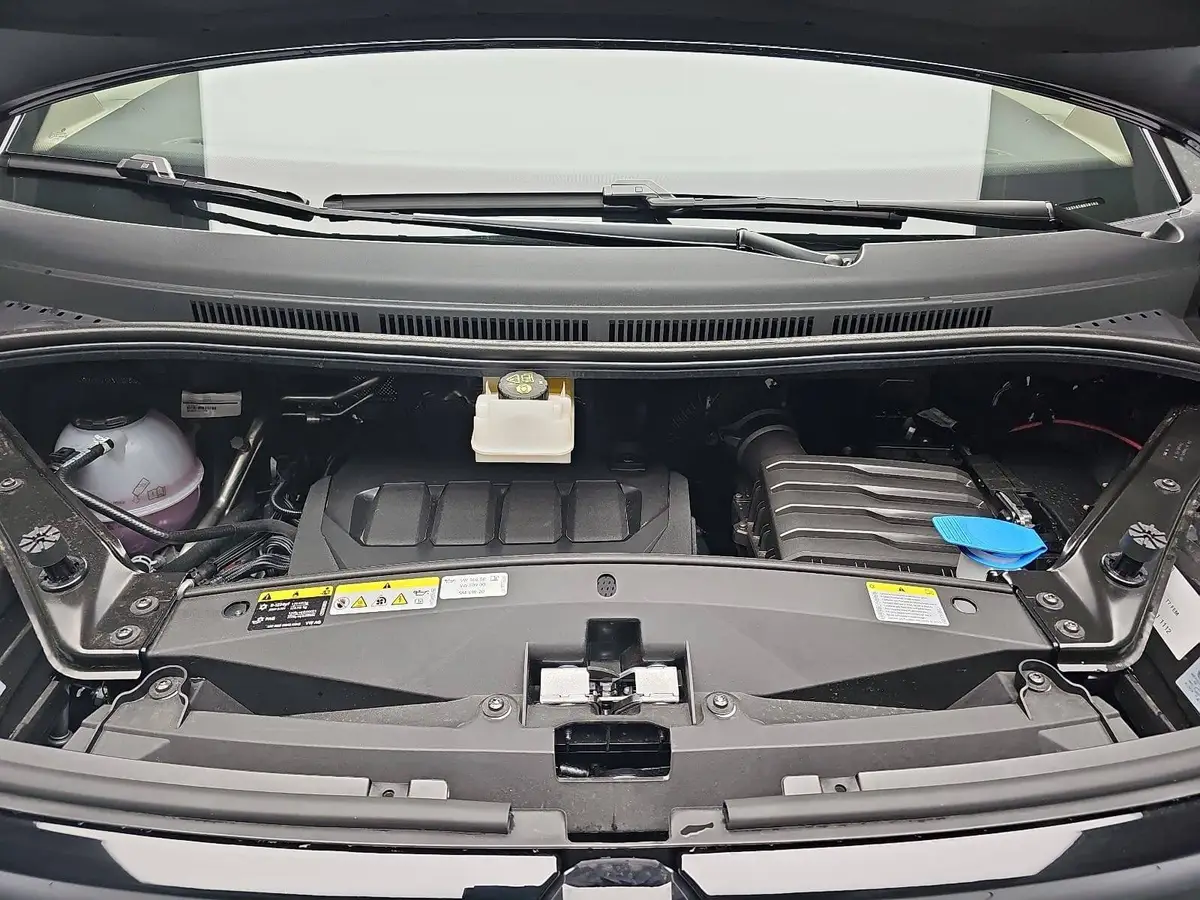 VW T7 MULTIVAN 2.0 TDI DSG LIFE P-ASSIST AHK