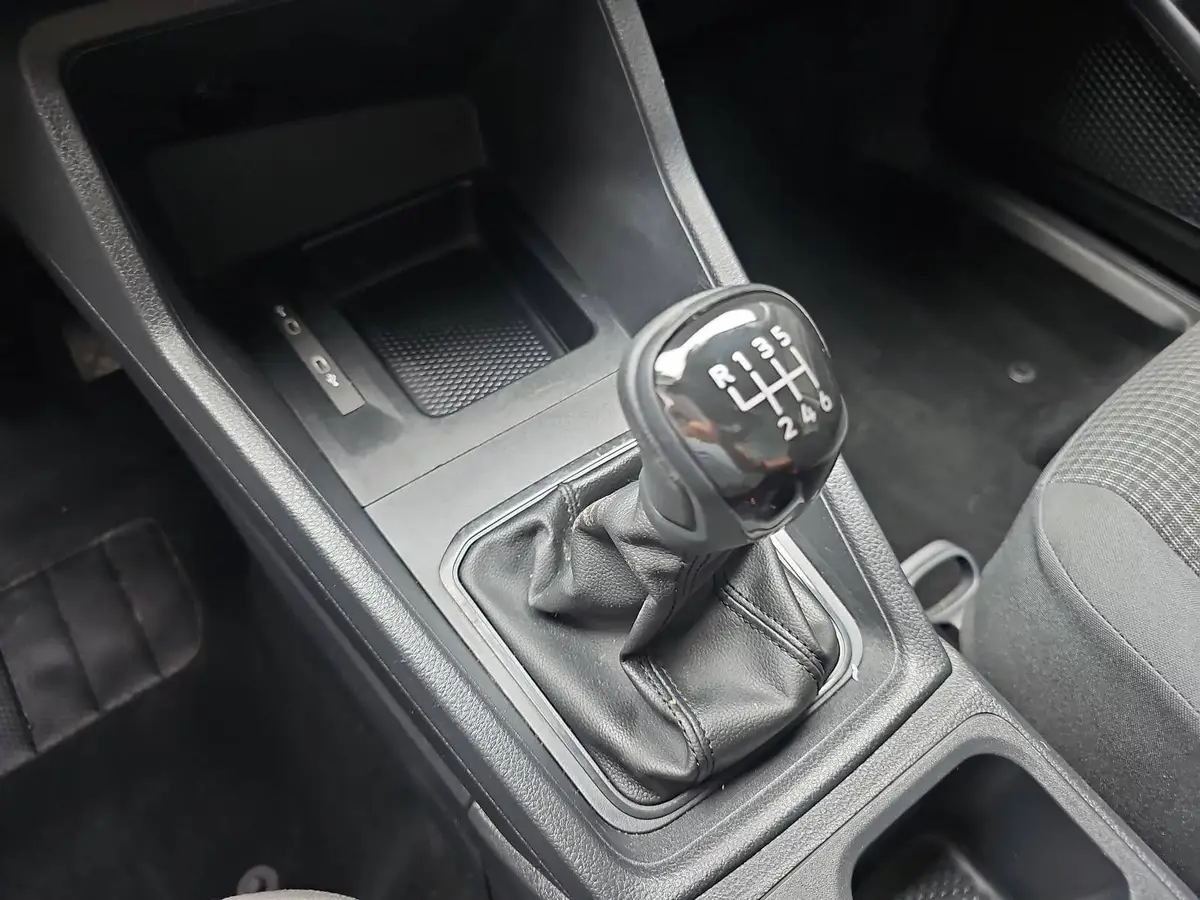 VW CADDY 2.0 TDI L1H1 KLIMA GRA 5-SITZE PDC