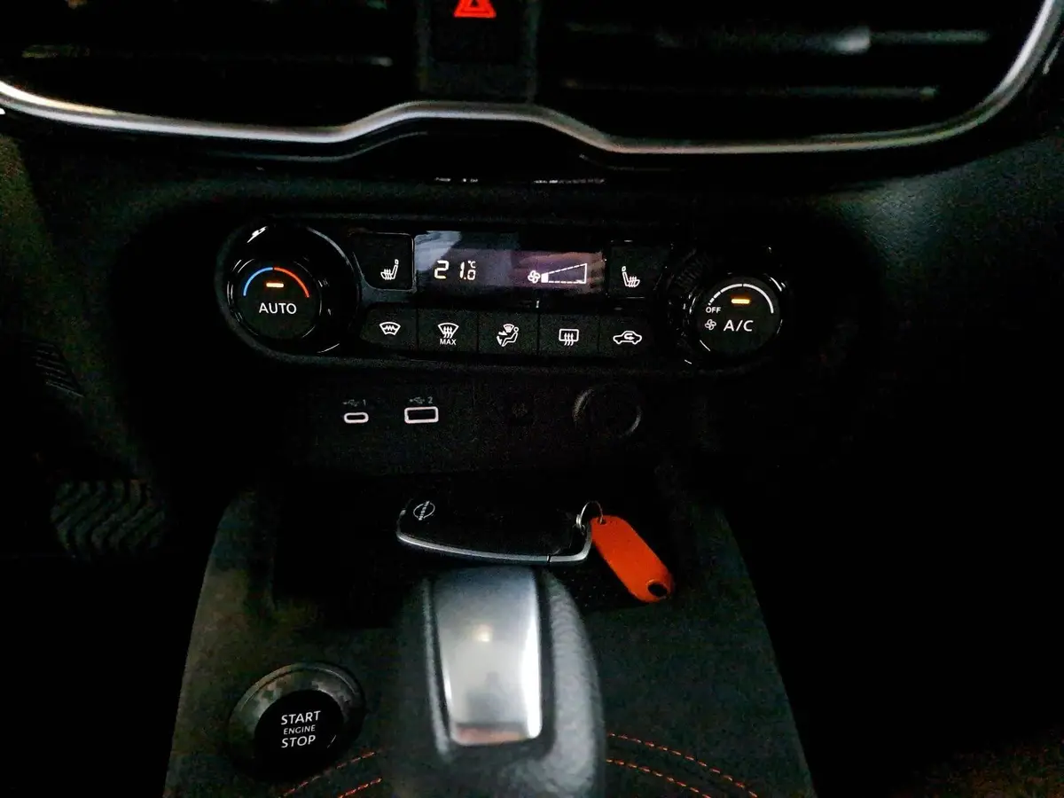 NISSAN JUKE 1.0 DIG-T 5T AUTO. REDLINE EDITION TECH BOSE FRONTSCHEIBENHEIZUNG