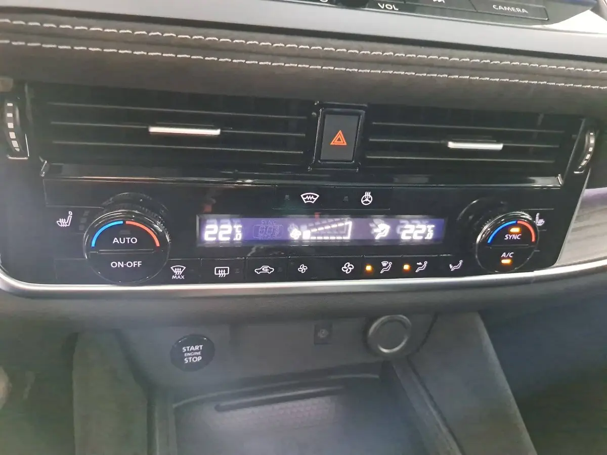 NISSAN QASHQAI 1.3 DIG-T MHEV AUTO. TEKNA PREMIUM PAKET 2-FARBEN