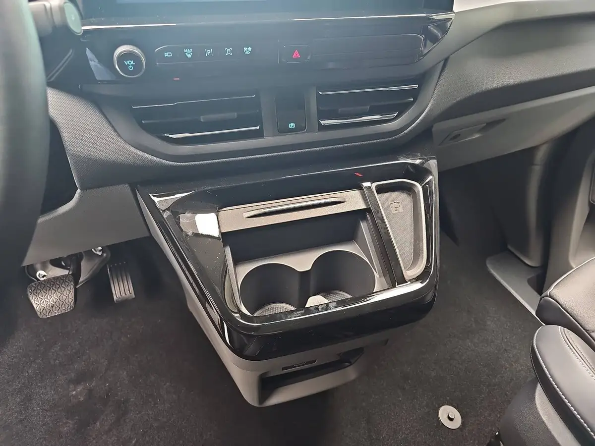 FORD TOURNEO CUSTOM 2.0 ECOBLUE AUTO. L1 TITANIUM X NAVI LED AHK