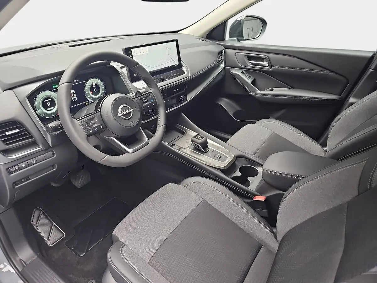 NISSAN QASHQAI 1.3 DIG-T XTRONIC N-CONNECTA PANO WINTER