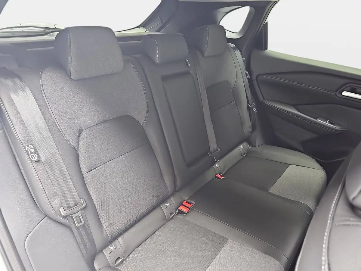 NISSAN QASHQAI 1.3 DIG-T XTRONIC N-CONNECTA PANO WINTER