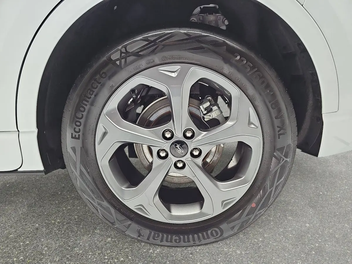 FORD KUGA 1.5 EB AUTO. ST-LINE NAVI LED KLIMAAUTO WINTER SIC