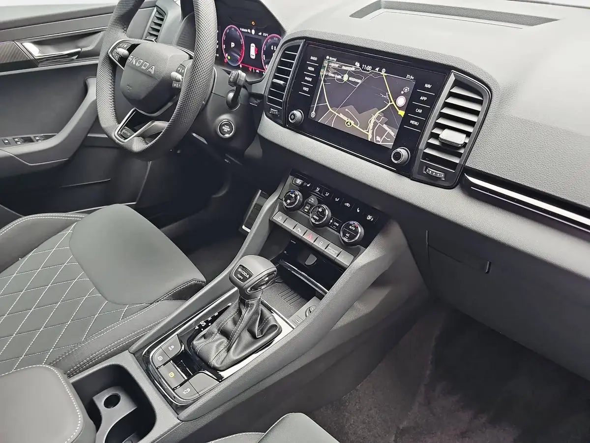 SKODA KAROQ 2.0 TSI DSG SPORTLINE 4X4 AHK PANO