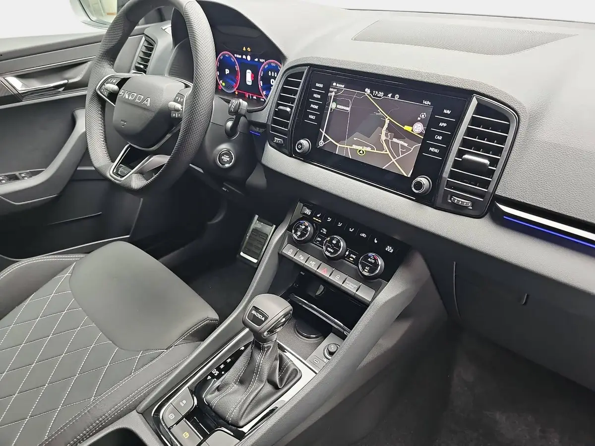 SKODA KAROQ 1.5 TSI DSG SPORTLINE NAVI LED AHK