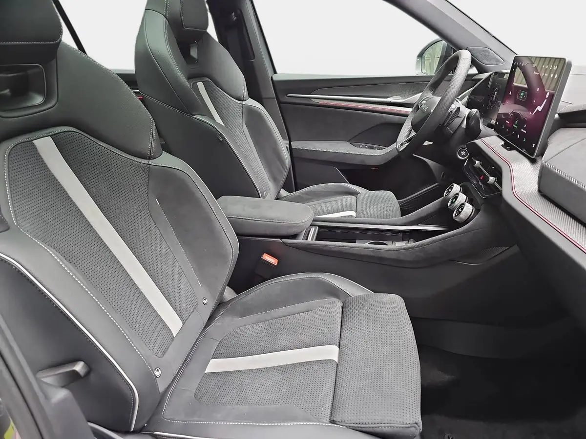 SKODA KODIAQ 1.5 DSG SPORTLINE NAVI LED ACC WINTER KAMERA AHK L