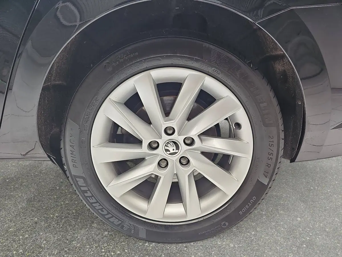 SKODA SUPERB COMBI 2.0 TDI DSG STYLE NAVI LED AHK