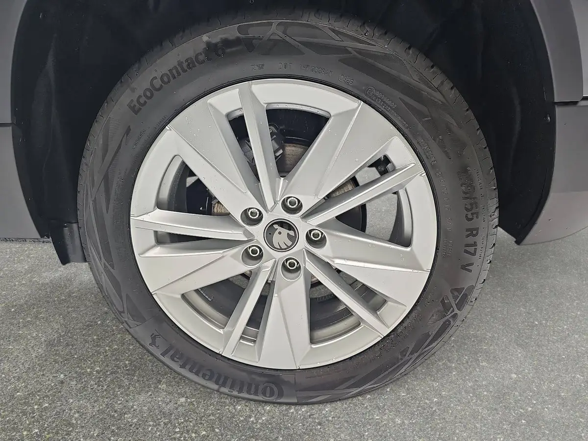 SKODA KAROQ 1.5 TSI DSG DRIVE NAVI LED AHK LM